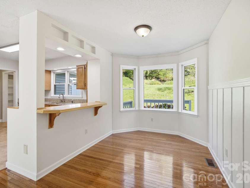 29 Small Mountain Drive, Asheville, NC 28805.  MLS# CAR4371333, YatesRealty ID 22970. 