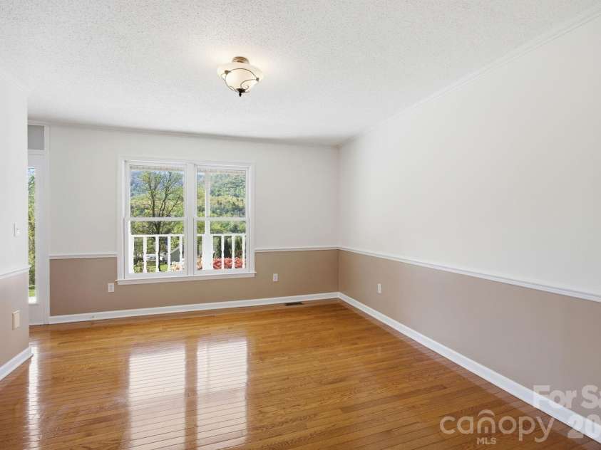 29 Small Mountain Drive, Asheville, NC 28805.  MLS# CAR4371333, YatesRealty ID 22970. 