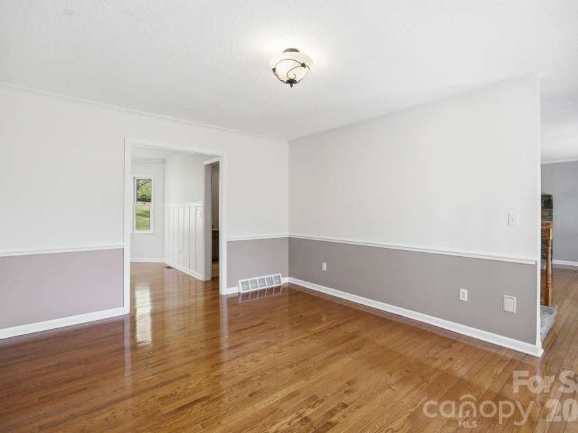 29 Small Mountain Drive, Asheville, NC 28805.  MLS# CAR4371333, YatesRealty ID 22970. 