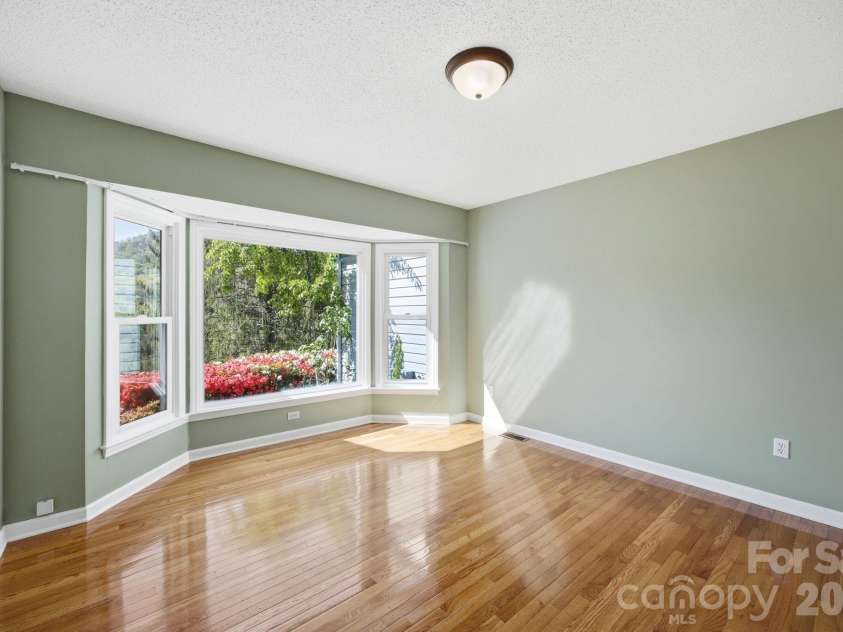 29 Small Mountain Drive, Asheville, NC 28805.  MLS# CAR4371333, YatesRealty ID 22970. 