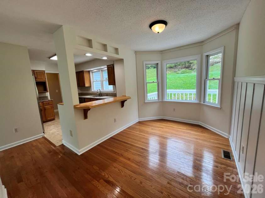 29 Small Mountain Drive, Asheville, NC 28805.  MLS# CAR4371333, YatesRealty ID 22970. 