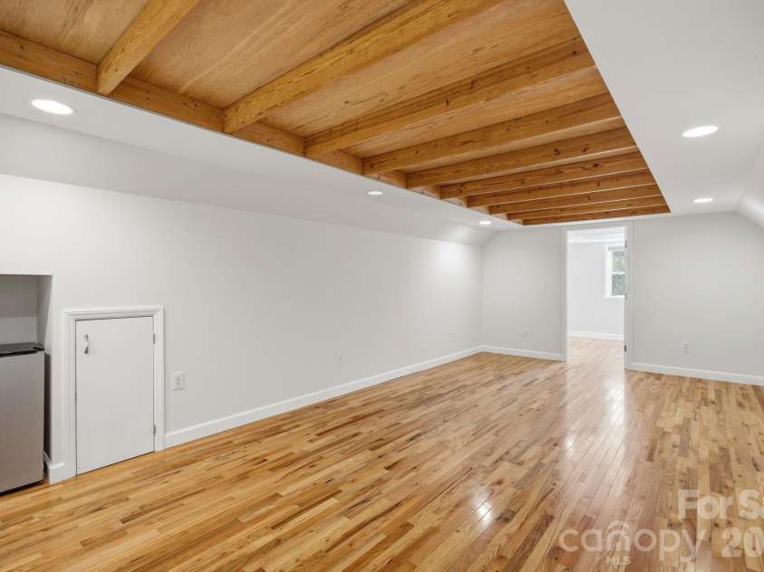 29 Small Mountain Drive, Asheville, NC 28805.  MLS# CAR4371333, YatesRealty ID 22970. 