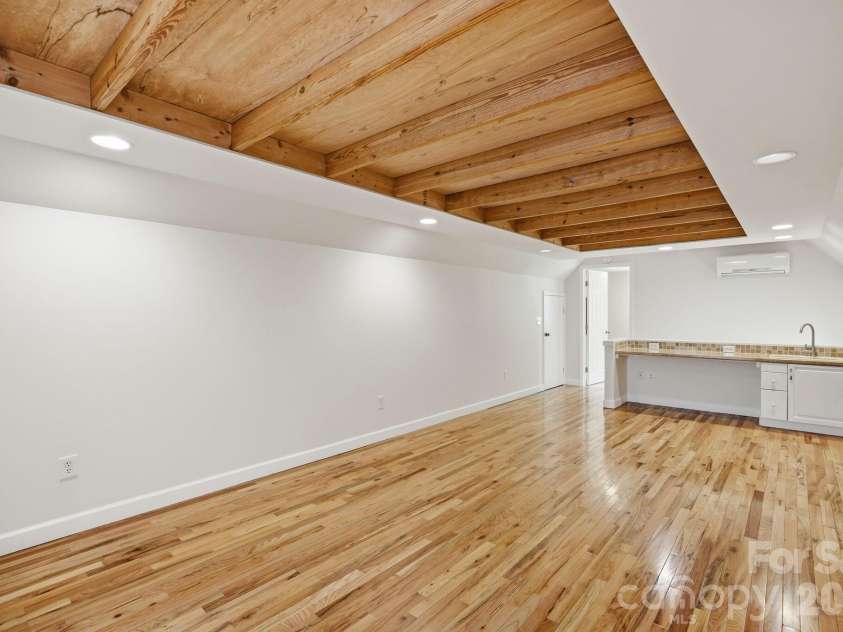 29 Small Mountain Drive, Asheville, NC 28805.  MLS# CAR4371333, YatesRealty ID 22970. 