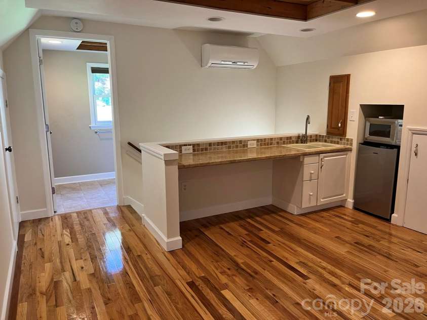 29 Small Mountain Drive, Asheville, NC 28805.  MLS# CAR4371333, YatesRealty ID 22970. 