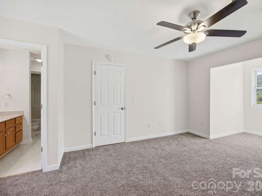 29 Small Mountain Drive, Asheville, NC 28805.  MLS# CAR4371333, YatesRealty ID 22970. 