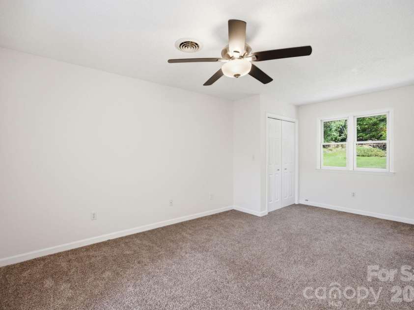29 Small Mountain Drive, Asheville, NC 28805.  MLS# CAR4371333, YatesRealty ID 22970. 