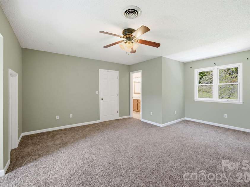 29 Small Mountain Drive, Asheville, NC 28805.  MLS# CAR4371333, YatesRealty ID 22970. 