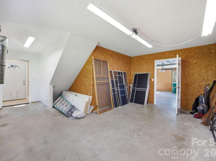 29 Small Mountain Drive, Asheville, NC 28805.  MLS# CAR4371333, YatesRealty ID 22970. 