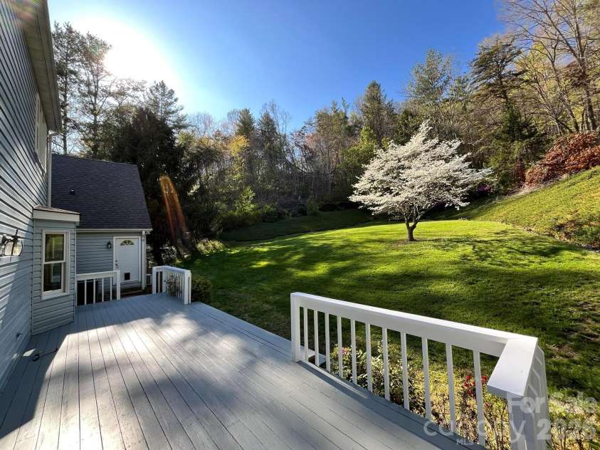 29 Small Mountain Drive, Asheville, NC 28805.  MLS# CAR4371333, YatesRealty ID 22970. 