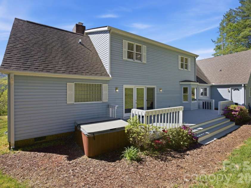 29 Small Mountain Drive, Asheville, NC 28805.  MLS# CAR4371333, YatesRealty ID 22970. 