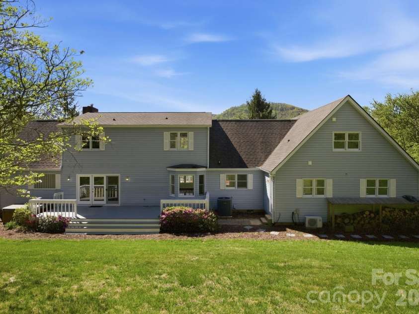 29 Small Mountain Drive, Asheville, NC 28805.  MLS# CAR4371333, YatesRealty ID 22970. 