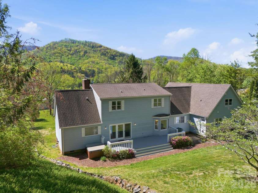 29 Small Mountain Drive, Asheville, NC 28805.  MLS# CAR4371333, YatesRealty ID 22970. 