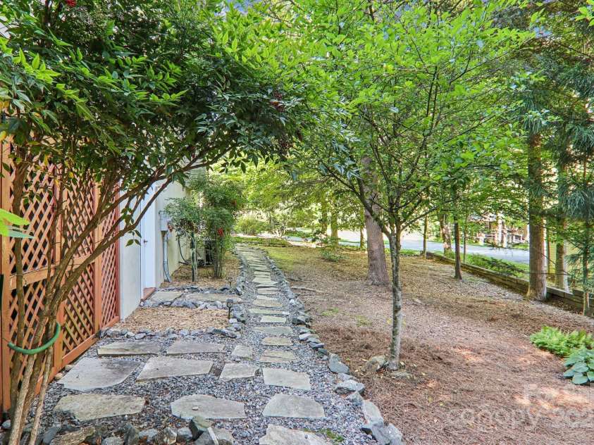 123 Brandymill Loop, Etowah, NC 28729.  MLS# CAR4264778, YatesRealty ID 22971. 