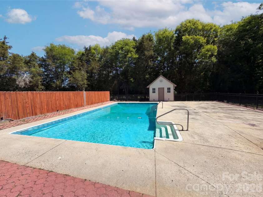 8400 Chestnut Oak Court, Harrisburg, NC 28075.  MLS# CAR4381880, YatesRealty ID 22971. 