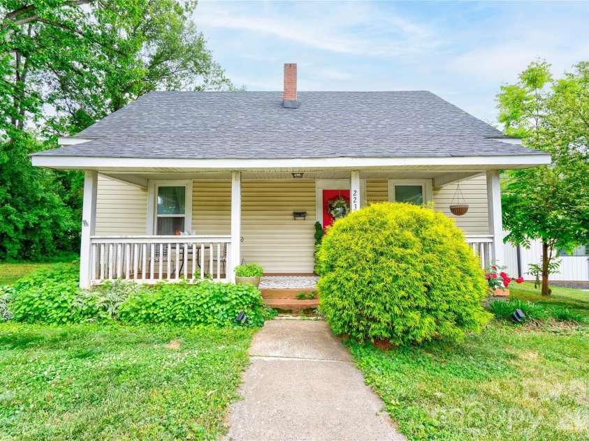 223 Waco Road, Kings Mountain, NC 28086.  MLS# CAR4376565, YatesRealty ID 22972. 