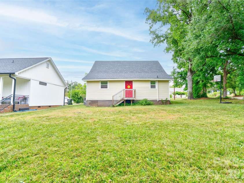 223 Waco Road, Kings Mountain, NC 28086.  MLS# CAR4376565, YatesRealty ID 22972. 