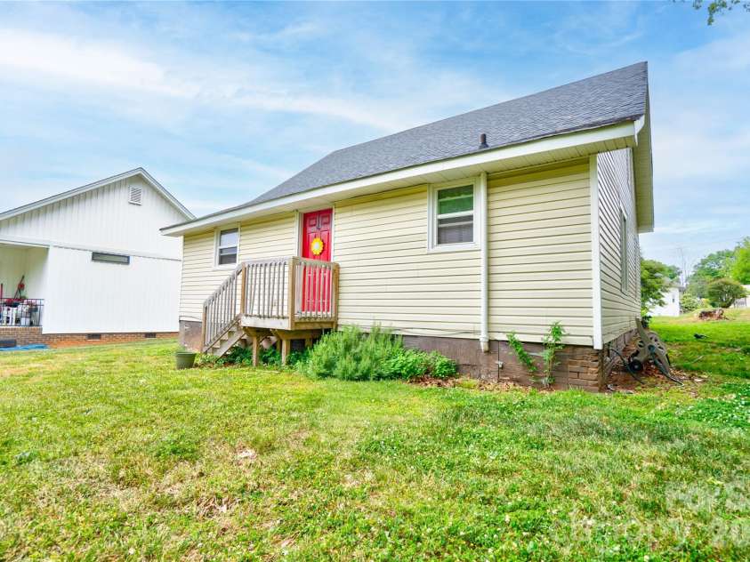 223 Waco Road, Kings Mountain, NC 28086.  MLS# CAR4376565, YatesRealty ID 22972. 
