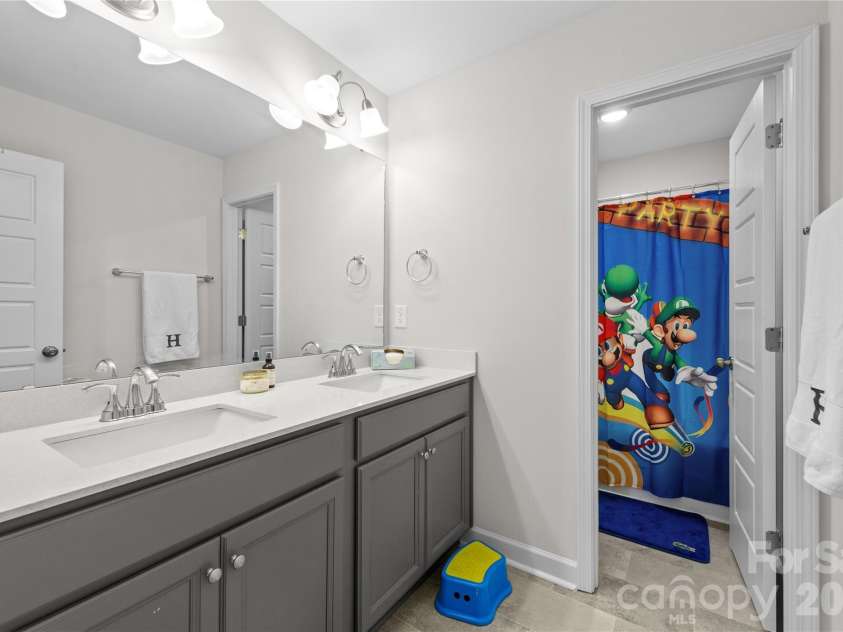 1116 Mayfern Drive, Hope Mills, NC 28348.  MLS# CAR4368391, YatesRealty ID 22974. Full Bathroom