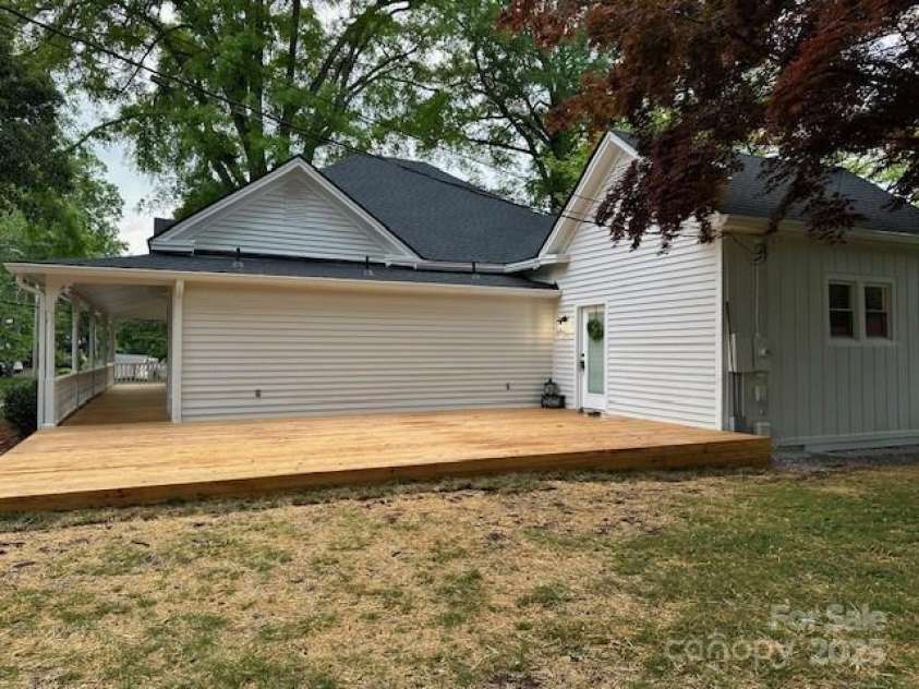 300 Kelly Street, Statesville, NC 28677.  MLS# CAR4249855, YatesRealty ID 22975. 