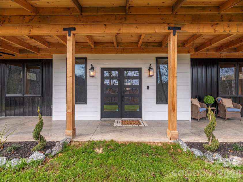55 Dean Riddle Drive, Waynesville, NC 28785.  MLS# CAR4327719, YatesRealty ID 22975. 