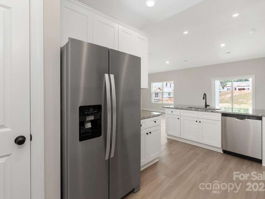 7125 Jerimoth Drive, Charlotte, NC 28215.  MLS# CAR4275518, YatesRealty ID 22976. 