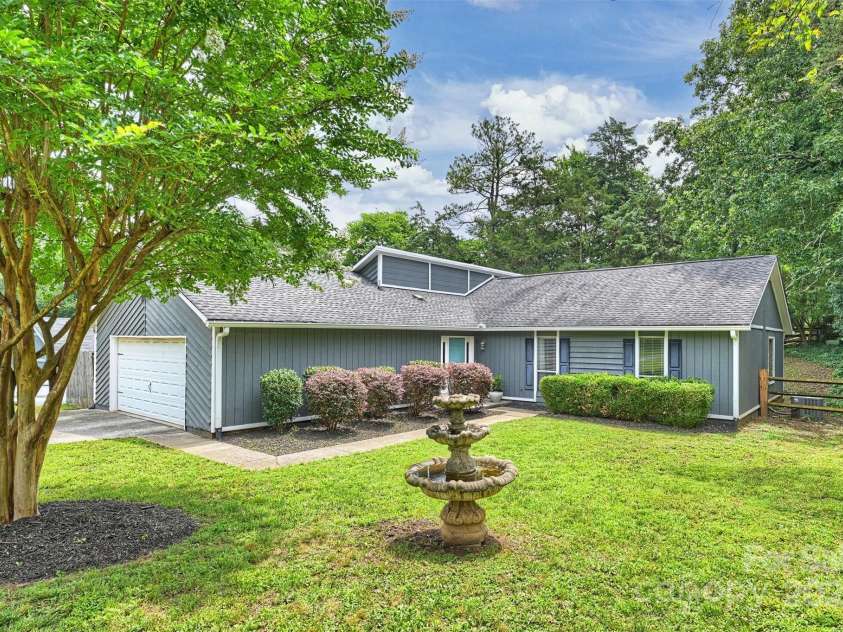 11619 Rimrock Canyon Drive, Charlotte, NC 28226.  MLS# CAR4259033, YatesRealty ID 22977. 