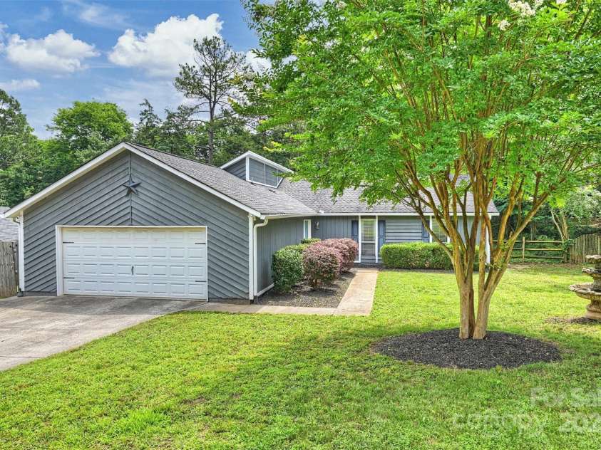 11619 Rimrock Canyon Drive, Charlotte, NC 28226.  MLS# CAR4259033, YatesRealty ID 22977. 