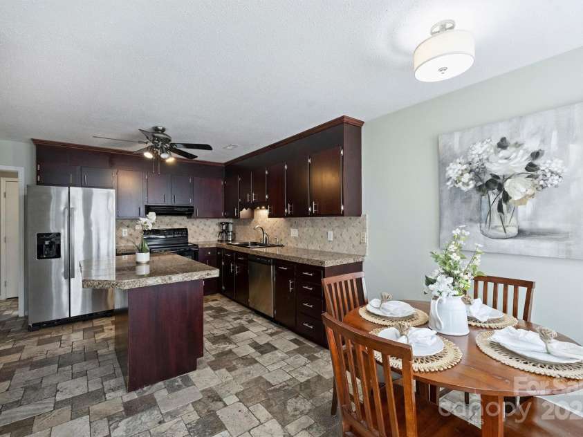 11619 Rimrock Canyon Drive, Charlotte, NC 28226.  MLS# CAR4259033, YatesRealty ID 22977. 