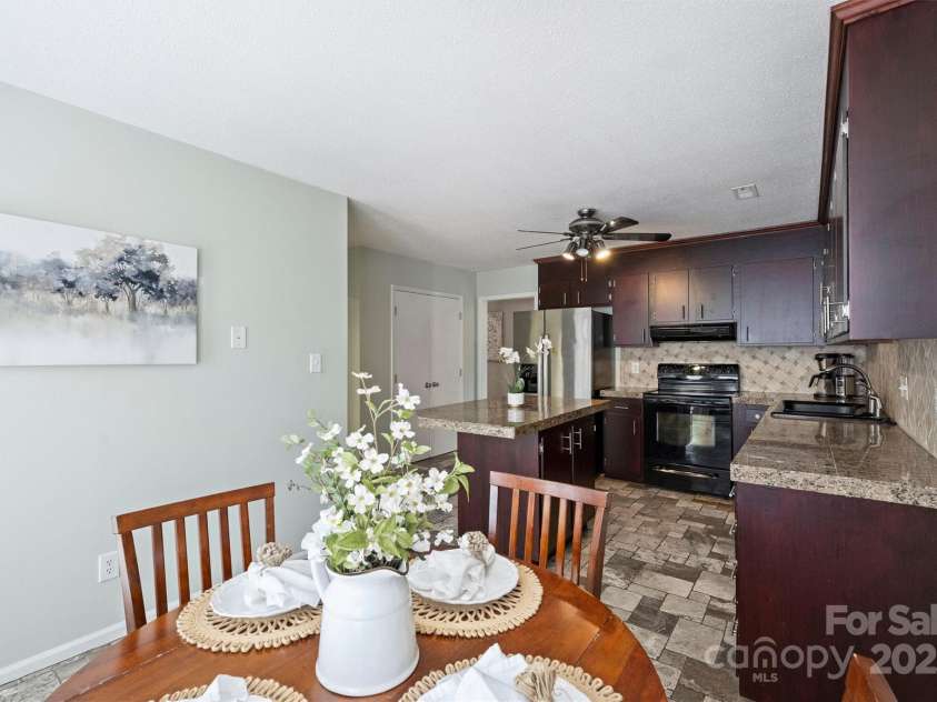 11619 Rimrock Canyon Drive, Charlotte, NC 28226.  MLS# CAR4259033, YatesRealty ID 22977. 