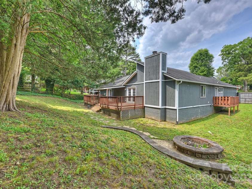 11619 Rimrock Canyon Drive, Charlotte, NC 28226.  MLS# CAR4259033, YatesRealty ID 22977. 