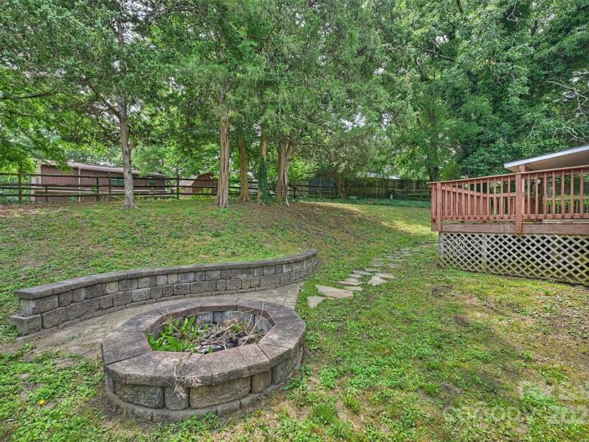 11619 Rimrock Canyon Drive, Charlotte, NC 28226.  MLS# CAR4259033, YatesRealty ID 22977. 