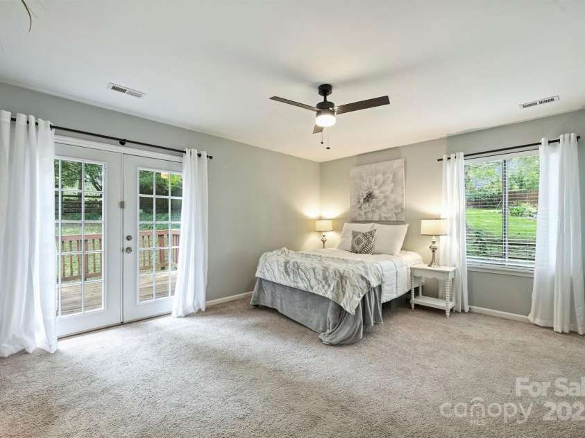 11619 Rimrock Canyon Drive, Charlotte, NC 28226.  MLS# CAR4259033, YatesRealty ID 22977. Spacious Primary Suite