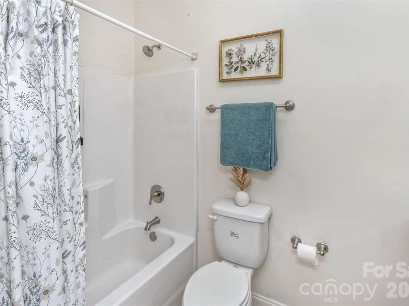 84 Rose Creek Road, Leicester, NC 28748.  MLS# CAR4377582, YatesRealty ID 22978. Guest Bath