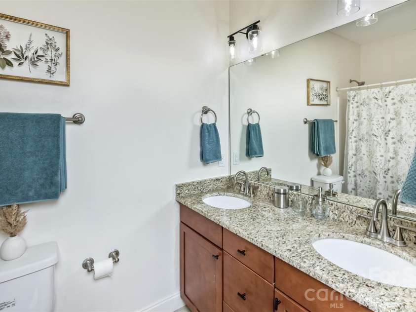 84 Rose Creek Road, Leicester, NC 28748.  MLS# CAR4377582, YatesRealty ID 22978. Guest Bath