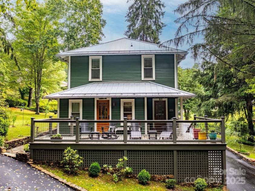 18 Hill Street, Saluda, NC 28773.  MLS# CAR4271722, YatesRealty ID 22979. 