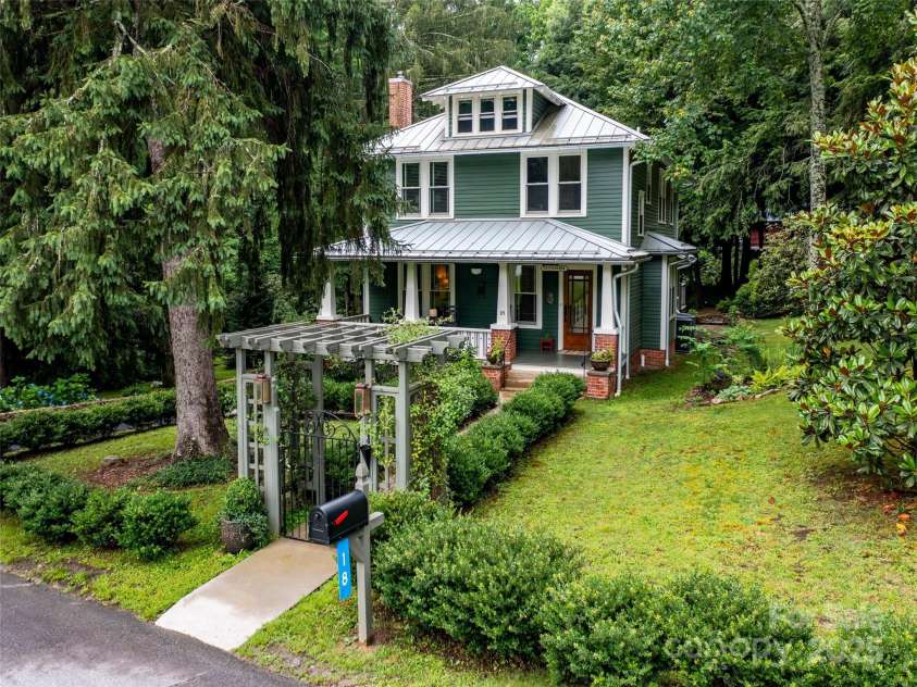 18 Hill Street, Saluda, NC 28773.  MLS# CAR4271722, YatesRealty ID 22979. Welcome to Tree Haven!