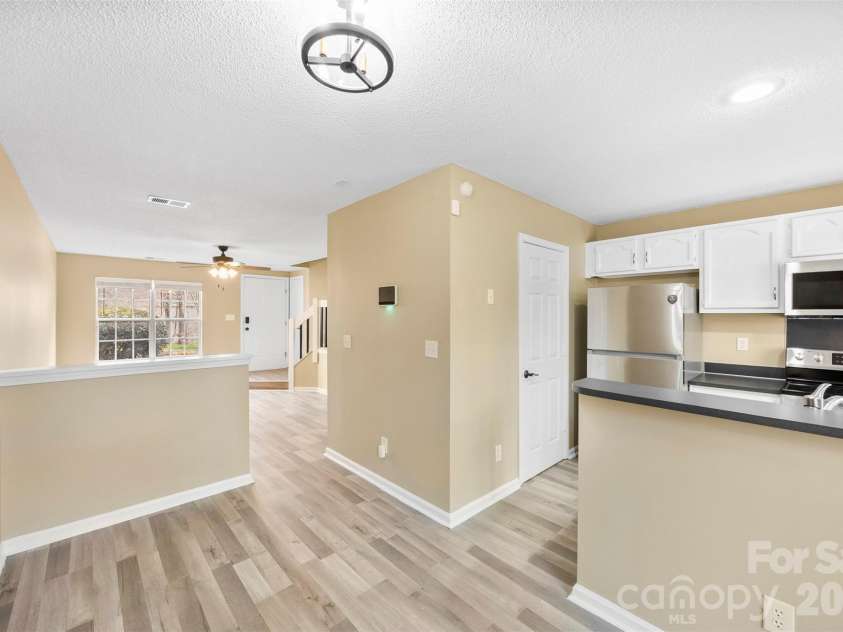 3105 Summercroft Lane, Charlotte, NC 28269.  MLS# CAR4350537, YatesRealty ID 22979. Dining Area