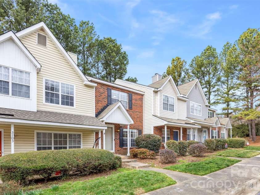 3105 Summercroft Lane, Charlotte, NC 28269.  MLS# CAR4350537, YatesRealty ID 22979. Front Entrance
