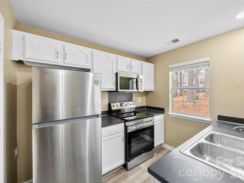 3105 Summercroft Lane, Charlotte, NC 28269.  MLS# CAR4350537, YatesRealty ID 22979. Kitchen - All new SS appliances