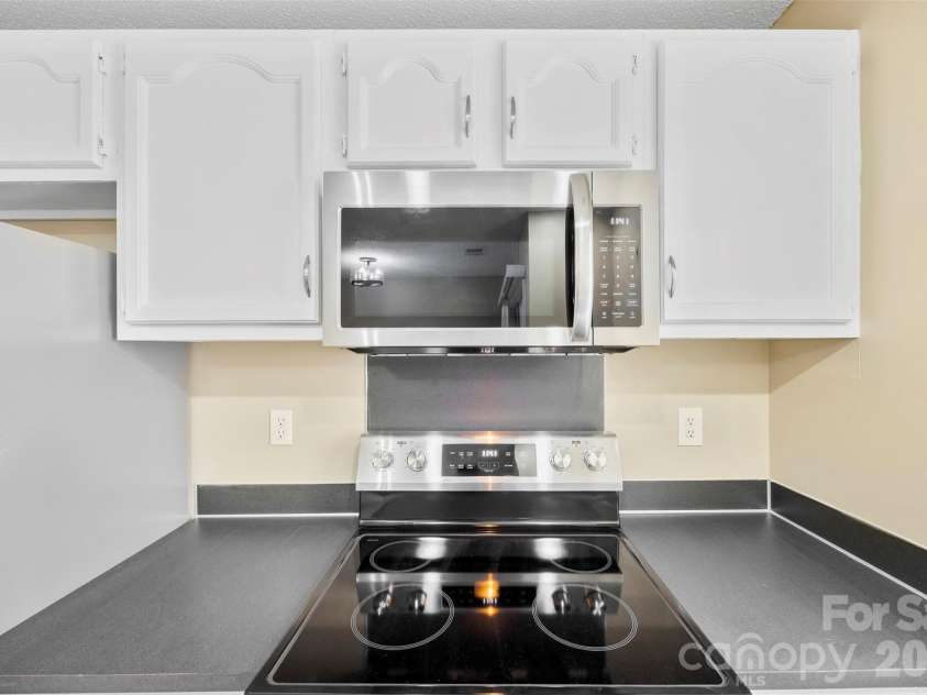3105 Summercroft Lane, Charlotte, NC 28269.  MLS# CAR4350537, YatesRealty ID 22979. Kitchen - All new SS appliances