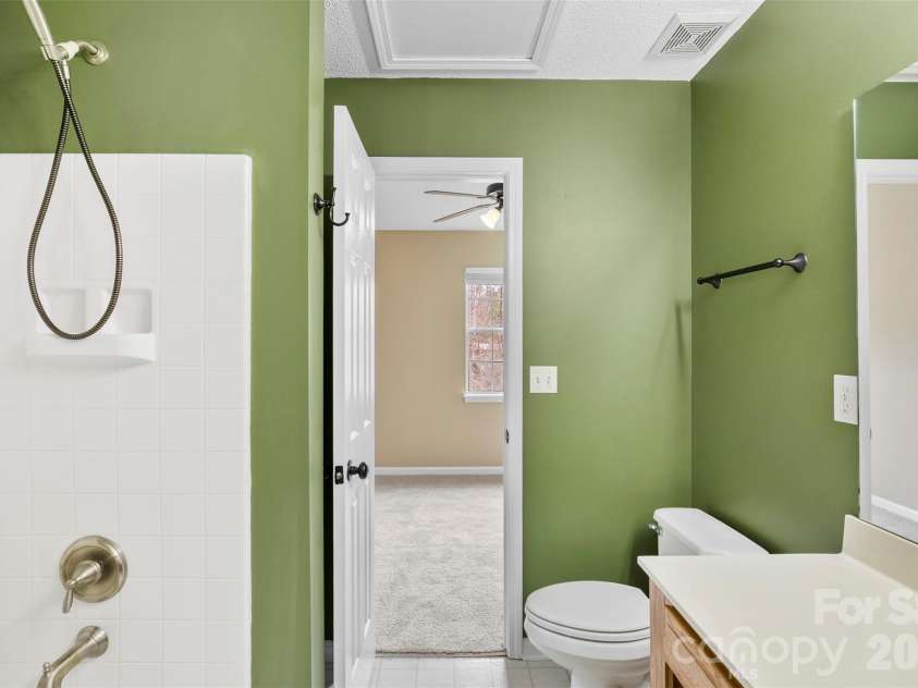 3105 Summercroft Lane, Charlotte, NC 28269.  MLS# CAR4350537, YatesRealty ID 22979. Primary Bathroom