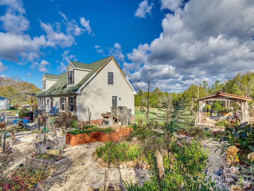 2331 Gill Jordan Road, Chester, SC 29706.  MLS# CAR4234110, YatesRealty ID 2298. 