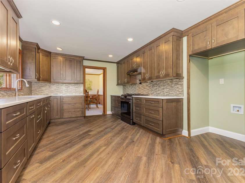 475 Baymount Drive, Statesville, NC 28625.  MLS# CAR4317299, YatesRealty ID 2298. 