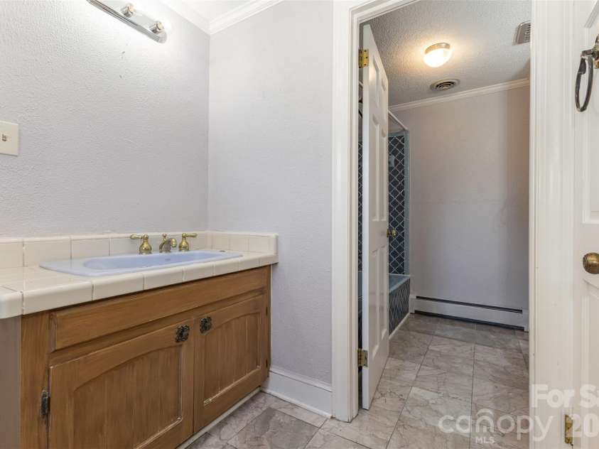 475 Baymount Drive, Statesville, NC 28625.  MLS# CAR4429382, YatesRealty ID 2298. 