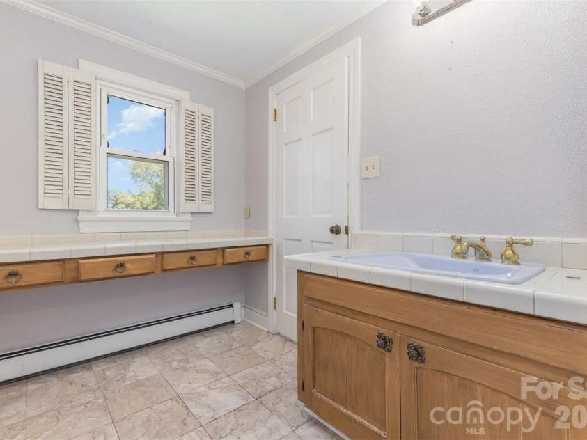475 Baymount Drive, Statesville, NC 28625.  MLS# CAR4429382, YatesRealty ID 2298. 