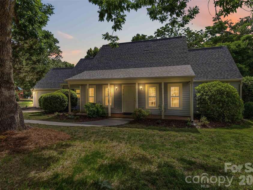 4710 Benridge Lane, Charlotte, NC 28226.  MLS# CAR4379660, YatesRealty ID 22980. 