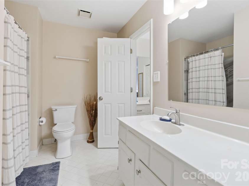 4710 Benridge Lane, Charlotte, NC 28226.  MLS# CAR4379660, YatesRealty ID 22980. 
