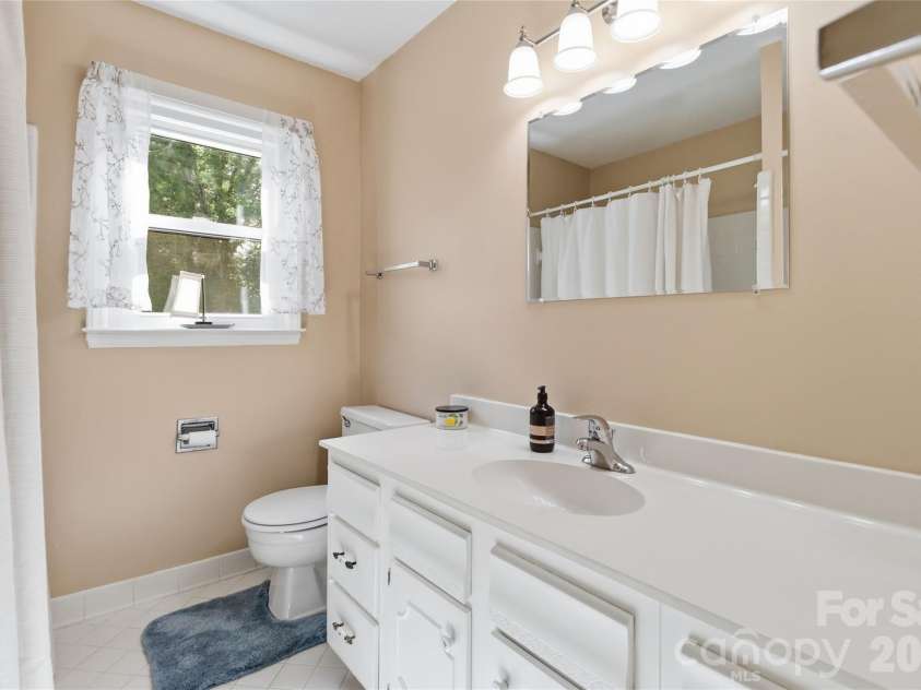4710 Benridge Lane, Charlotte, NC 28226.  MLS# CAR4379660, YatesRealty ID 22980. 