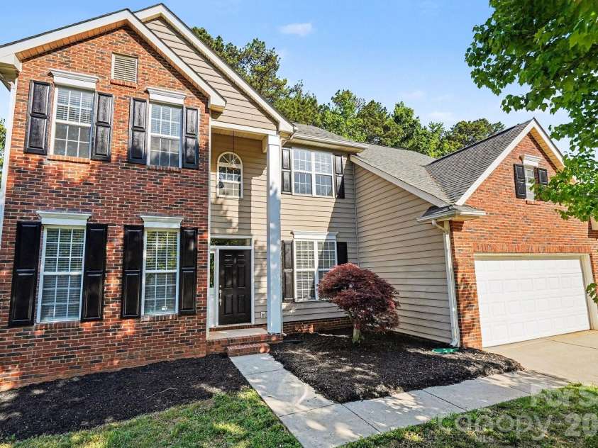 6817 Reedy Creek Road, Charlotte, NC 28215.  MLS# CAR4372602, YatesRealty ID 22981. 