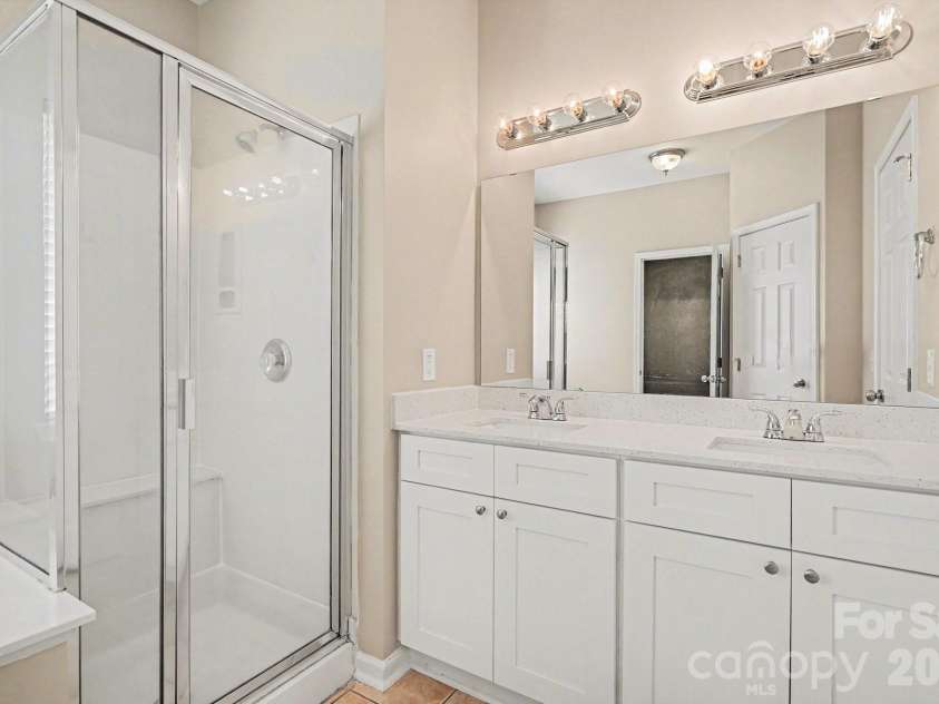 6817 Reedy Creek Road, Charlotte, NC 28215.  MLS# CAR4372602, YatesRealty ID 22981. 